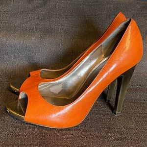 Aldo leather peak toe metallic pumps 7M